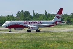 Τα αεροσκάφη TU-204, Ροστόφ--φορούν, Ρωσία, την 1η Ιουνίου 2011 στοκ φωτογραφίες με δικαίωμα ελεύθερης χρήσης Τα αεροσκάφη TU-204, Ροστόφ--φορούν, Ρωσία, την 1η Ιουνίου 2011 στοκ φωτογραφίες με δικαίωμα ελεύθερης χρήσης