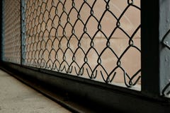 Τα σιδερόβεργα που κράτησαν τους κλέφτες από κοινού στοκ φωτογραφία με δικαίωμα ελεύθερης χρήσης Τα σιδερόβεργα που κράτησαν τους κλέφτες από κοινού στοκ φωτογραφία με δικαίωμα ελεύθερης χρήσης
