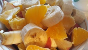 Τεμαχισμένα juicy μπανάνα †‹â€ ‹και πορτοκάλι στοκ εικόνες Τεμαχισμένα juicy μπανάνα †‹â€ ‹και πορτοκάλι στοκ εικόνες