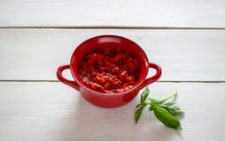 Τεμαχισμένες ντομάτες σε ένα άσπρο υπόβαθρο Τοπ όψη στοκ φωτογραφία Τεμαχισμένες ντομάτες σε ένα άσπρο υπόβαθρο Τοπ όψη στοκ φωτογραφία