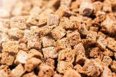 Τηγανισμένα φρυγανιά ή croutons από το ψωμί σίκαλης στοκ φωτογραφίες Τηγανισμένα φρυγανιά ή croutons από το ψωμί σίκαλης στοκ φωτογραφίες