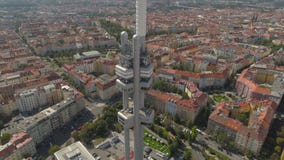 Τηλεοπτικός πύργος άποψης πανοράματος κηφήνων εναέριος στην Πράγα, Δημοκρατία της Τσεχίας φιλμ μικρού μήκους Τηλεοπτικός πύργος άποψης πανοράματος κηφήνων εναέριος στην Πράγα, Δημοκρατία της Τσεχίας φιλμ μικρού μήκους