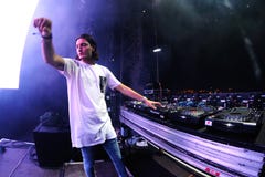 Το Alesso (σουηδικό DJ και ηλεκτρονικός παραγωγός μουσικής χορού) αποδίδει FIB στο φεστιβάλ στοκ εικόνες Το Alesso (σουηδικό DJ και ηλεκτρονικός παραγωγός μουσικής χορού) αποδίδει FIB στο φεστιβάλ στοκ εικόνες
