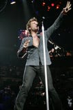 Το Bon Jovi αποδίδει στη συναυλία στοκ φωτογραφία με δικαίωμα ελεύθερης χρήσης Το Bon Jovi αποδίδει στη συναυλία στοκ φωτογραφία με δικαίωμα ελεύθερης χρήσης