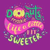 Το Donuts καθιστά τη ζωή λίγο πιό γλυκιά Γραμμένη χέρι φράση στο ιώδες υπόβαθρο διανυσματική απεικόνιση Το Donuts καθιστά τη ζωή λίγο πιό γλυκιά Γραμμένη χέρι φράση στο ιώδες υπόβαθρο διανυσματική απεικόνιση