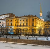 Το Mikhailovsky Castle γνωστό επίσης ως μηχανικός Castle Πετρούπολη Ρωσία ST Φωτογραφία νύχτας Στοκ Εικόνες Το Mikhailovsky Castle γνωστό επίσης ως μηχανικός Castle Πετρούπολη Ρωσία ST Φωτογραφία νύχτας Στοκ Εικόνες