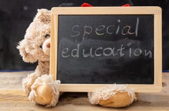 Το Teddy αντέχει πίσω από έναν πίνακα Κείμενο ειδικής εκπαίδευσης που επισύρει την προσοχή στον πίνακα στοκ εικόνες Το Teddy αντέχει πίσω από έναν πίνακα Κείμενο ειδικής εκπαίδευσης που επισύρει την προσοχή στον πίνακα στοκ εικόνες