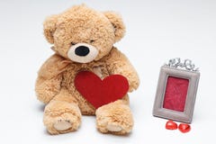 Το Teddy αντέχει το ζεύγος με την κόκκινη καρδιά κόκκινος αυξήθηκε Στοκ εικόνα με δικαίωμα ελεύθερης χρήσης Το Teddy αντέχει το ζεύγος με την κόκκινη καρδιά κόκκινος αυξήθηκε Στοκ εικόνα με δικαίωμα ελεύθερης χρήσης