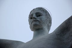 Το άγαλμα Χριστού ο απελευθερωτής Maratea στην κορυφή του βουνού Άγιος Biagio ημέρα Μεγεθυμένος, κινηματογράφηση σε πρώτο πλάνο στοκ εικόνες Το άγαλμα Χριστού ο απελευθερωτής Maratea στην κορυφή του βουνού Άγιος Biagio ημέρα Μεγεθυμένος, κινηματογράφηση σε πρώτο πλάνο στοκ εικόνες
