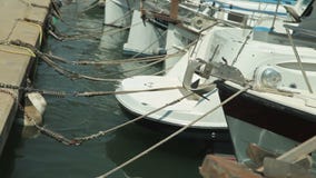 Το γιοτ δένεται δίπλα στην περιοχή παραλιών Ισπανικός χώρος στάθμευσης για τα γιοτ σε μια επαρχιακή πόλη Πόρτο Cristo Μαγιόρκα απόθεμα βίντεο Το γιοτ δένεται δίπλα στην περιοχή παραλιών Ισπανικός χώρος στάθμευσης για τα γιοτ σε μια επαρχιακή πόλη Πόρτο Cristo Μαγιόρκα απόθεμα βίντεο