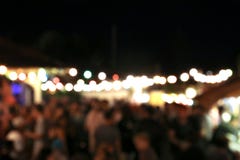 Το θολωμένο υπόβαθρο πολλών ανθρώπων είχε τη διασκέδαση σε ένα κόμμα παραλιών στοκ εικόνες με δικαίωμα ελεύθερης χρήσης Το θολωμένο υπόβαθρο πολλών ανθρώπων είχε τη διασκέδαση σε ένα κόμμα παραλιών στοκ εικόνες με δικαίωμα ελεύθερης χρήσης