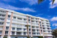 Το Μάιο του 2018 του ΔΥΤΙΚΟΥ PALM BEACH, Φλώριδα -7: Διαμέρισμα στο Palm Beach, Φλώριδα, Ηνωμένες Πολιτείες στοκ φωτογραφίες με δικαίωμα ελεύθερης χρήσης Το Μάιο του 2018 του ΔΥΤΙΚΟΥ PALM BEACH, Φλώριδα -7: Διαμέρισμα στο Palm Beach, Φλώριδα, Ηνωμένες Πολιτείες στοκ φωτογραφίες με δικαίωμα ελεύθερης χρήσης