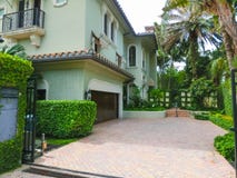 Το Μάιο του 2018 του ΔΥΤΙΚΟΥ PALM BEACH, Φλώριδα -7: Κέντρο στο Palm Beach, Φλώριδα, Ηνωμένες Πολιτείες στοκ φωτογραφία με δικαίωμα ελεύθερης χρήσης Το Μάιο του 2018 του ΔΥΤΙΚΟΥ PALM BEACH, Φλώριδα -7: Κέντρο στο Palm Beach, Φλώριδα, Ηνωμένες Πολιτείες στοκ φωτογραφία με δικαίωμα ελεύθερης χρήσης