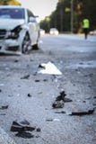 Το μέτωπο ενός αυτοκινήτου παίρνει χαλασμένο από το ατύχημα συντριβής στο δρόμο στοκ φωτογραφία με δικαίωμα ελεύθερης χρήσης Το μέτωπο ενός αυτοκινήτου παίρνει χαλασμένο από το ατύχημα συντριβής στο δρόμο στοκ φωτογραφία με δικαίωμα ελεύθερης χρήσης