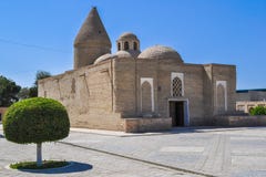 Το μαυσωλείο chashma-Ayub βρίσκεται στο ιστορικό μέρος της Μπουχάρα στοκ φωτογραφία με δικαίωμα ελεύθερης χρήσης Το μαυσωλείο chashma-Ayub βρίσκεται στο ιστορικό μέρος της Μπουχάρα στοκ φωτογραφία με δικαίωμα ελεύθερης χρήσης