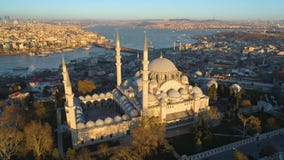 Το μπλε μουσουλμανικό τέμενος Sultanahmet στη Ιστανμπούλ, Turkie Εναέριος πυροβολισμός άποψης κηφήνων Μπλε ουρανός, ηλιοβασίλεμα φιλμ μικρού μήκους Το μπλε μουσουλμανικό τέμενος Sultanahmet στη Ιστανμπούλ, Turkie Εναέριος πυροβολισμός άποψης κηφήνων Μπλε ουρανός, ηλιοβασίλεμα φιλμ μικρού μήκους