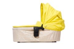 Το μωρό carrycot που απομονώνεται στο λευκό Στοκ φωτογραφία με δικαίωμα ελεύθερης χρήσης Το μωρό carrycot που απομονώνεται στο λευκό Στοκ φωτογραφία με δικαίωμα ελεύθερης χρήσης