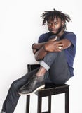 Το νέο όμορφο αμερικανικό άτομο afro, βλέμμα, βοτανίζει junky που απομονώνεται στο λευκό, πρόβλημα εφηβικό, κατάθλιψη greef Στοκ εικόνες με δικαίωμα ελεύθερης χρήσης Το νέο όμορφο αμερικανικό άτομο afro, βλέμμα, βοτανίζει junky που απομονώνεται στο λευκό, πρόβλημα εφηβικό, κατάθλιψη greef Στοκ εικόνες με δικαίωμα ελεύθερης χρήσης