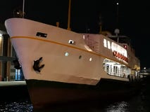 Το πορθμείο ελλιμένισε στην αποβάθρα τη νύχτα, Ιστανμπούλ, Τουρκία στοκ φωτογραφίες Το πορθμείο ελλιμένισε στην αποβάθρα τη νύχτα, Ιστανμπούλ, Τουρκία στοκ φωτογραφίες