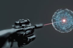 Το πυροβόλο όπλο τουφεκιών ελεύθερων σκοπευτών με το συνημμένο κόκκινο λέιζερ που στοχεύει τους στόχους συσκευών και η κλειδαριά στοκ φωτογραφία Το πυροβόλο όπλο τουφεκιών ελεύθερων σκοπευτών με το συνημμένο κόκκινο λέιζερ που στοχεύει τους στόχους συσκευών και η κλειδαριά στοκ φωτογραφία