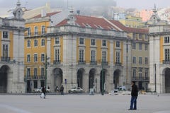 Το τετράγωνο εμπορίου στη Λισσαβώνα, Πορτογαλία στοκ εικόνα με δικαίωμα ελεύθερης χρήσης Το τετράγωνο εμπορίου στη Λισσαβώνα, Πορτογαλία στοκ εικόνα με δικαίωμα ελεύθερης χρήσης
