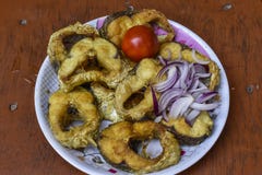 Το τηγανισμένο ψάρι, τηγανιτές πατάτες, coleslaw, hushpuppies, είναι ένα γεύμα που περιέχει τα χτυπημένα ή πασπαλισμένα με ψίχουλ στοκ φωτογραφία Το τηγανισμένο ψάρι, τηγανιτές πατάτες, coleslaw, hushpuppies, είναι ένα γεύμα που περιέχει τα χτυπημένα ή πασπαλισμένα με ψίχουλ στοκ φωτογραφία