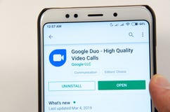 Τον Απρίλιο του 2019 Kramatorsk, Ουκρανία Κινητό δίδυμο Google εφαρμογής σε ένα άσπρο smartphone στοκ φωτογραφία με δικαίωμα ελεύθερης χρήσης Τον Απρίλιο του 2019 Kramatorsk, Ουκρανία Κινητό δίδυμο Google εφαρμογής σε ένα άσπρο smartphone στοκ φωτογραφία με δικαίωμα ελεύθερης χρήσης