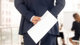 Τονισμένος υποψήφιος εργασίας στο βιογραφικό σημείωμα εκμετάλλευσης κοστουμιών νευρικό πριν από τη συνέντευξη στοκ εικόνες Τονισμένος υποψήφιος εργασίας στο βιογραφικό σημείωμα εκμετάλλευσης κοστουμιών νευρικό πριν από τη συνέντευξη στοκ εικόνες