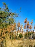 Τοπίο με τον κάλαμο και την εκκλησία στοκ φωτογραφία με δικαίωμα ελεύθερης χρήσης Τοπίο με τον κάλαμο και την εκκλησία στοκ φωτογραφία με δικαίωμα ελεύθερης χρήσης