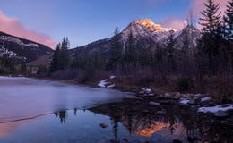Τοποθετήστε τις λίμνες Lorette στη χώρα Kananaskis στοκ φωτογραφία με δικαίωμα ελεύθερης χρήσης Τοποθετήστε τις λίμνες Lorette στη χώρα Kananaskis στοκ φωτογραφία με δικαίωμα ελεύθερης χρήσης