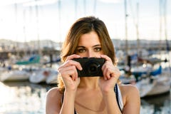 Τουρίστας στη λήψη της εικόνας από το λιμάνι στοκ φωτογραφίες Τουρίστας στη λήψη της εικόνας από το λιμάνι στοκ φωτογραφίες