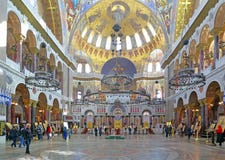 Τουρίστες και parishioners στο ναυτικό καθεδρικό ναό του Άγιου Βασίλη στοκ εικόνες Τουρίστες και parishioners στο ναυτικό καθεδρικό ναό του Άγιου Βασίλη στοκ εικόνες