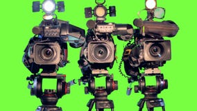 Τρία μεγάλα βιντεοκάμερα στο chromakey 4K απόθεμα βίντεο Τρία μεγάλα βιντεοκάμερα στο chromakey 4K απόθεμα βίντεο