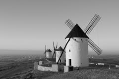 Τρεις παλαιοί ανεμόμυλοι σε Alcazar de San Juan, Λα Mancha Casilla Φορέστε τη διαδρομή Δον Κιχώτης r στοκ φωτογραφία με δικαίωμα ελεύθερης χρήσης Τρεις παλαιοί ανεμόμυλοι σε Alcazar de San Juan, Λα Mancha Casilla Φορέστε τη διαδρομή Δον Κιχώτης r στοκ φωτογραφία με δικαίωμα ελεύθερης χρήσης