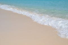 Τροπικός παράδεισος, μικρά κύματα που σπάζει σε ένα κρύσταλλο - σαφής παραλία στοκ φωτογραφίες Τροπικός παράδεισος, μικρά κύματα που σπάζει σε ένα κρύσταλλο - σαφής παραλία στοκ φωτογραφίες