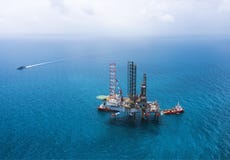 τρυπώντας με τρυπάνι παράκτια εγκατάσταση γεώτρησης πλατφορμών πετρελαίου στοκ φωτογραφίες με δικαίωμα ελεύθερης χρήσης τρυπώντας με τρυπάνι παράκτια εγκατάσταση γεώτρησης πλατφορμών πετρελαίου στοκ φωτογραφίες με δικαίωμα ελεύθερης χρήσης