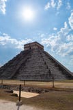 Των Μάγια πυραμίδα Kukulcan EL Castillo σε Chichen Itza στοκ εικόνα με δικαίωμα ελεύθερης χρήσης Των Μάγια πυραμίδα Kukulcan EL Castillo σε Chichen Itza στοκ εικόνα με δικαίωμα ελεύθερης χρήσης