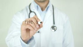 Τύπος - 2 διαβήτης, γιατρός που γράφει στη διαφανή οθόνη Τύπος - 2 διαβήτης, γιατρός που γράφει στη διαφανή οθόνη