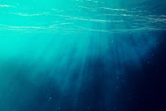 Υποβρύχια θάλασσα, ωκεανός με τις ελαφριές ακτίνες τρισδιάστατη απεικόνιση Στοκ Φωτογραφίες Υποβρύχια θάλασσα, ωκεανός με τις ελαφριές ακτίνες τρισδιάστατη απεικόνιση Στοκ Φωτογραφίες