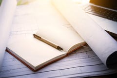 Υπόβαθρο εργασιακών χώρων αρχιτεκτόνων: σχεδιαγράμματα για αρχιτεκτονικό στοκ εικόνες με δικαίωμα ελεύθερης χρήσης Υπόβαθρο εργασιακών χώρων αρχιτεκτόνων: σχεδιαγράμματα για αρχιτεκτονικό στοκ εικόνες με δικαίωμα ελεύθερης χρήσης