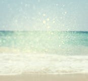 Υπόβαθρο των θολωμένων κυμάτων παραλιών και θάλασσας με τα φω'τα bokeh, εκλεκτής ποιότητας φίλτρο Υπόβαθρο των θολωμένων κυμάτων παραλιών και θάλασσας με τα φω'τα bokeh, εκλεκτής ποιότητας φίλτρο