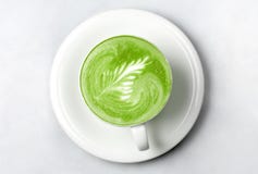 Φλυτζάνι του πράσινου τσαγιού matcha latte πέρα από το λευκό στοκ εικόνες Φλυτζάνι του πράσινου τσαγιού matcha latte πέρα από το λευκό στοκ εικόνες
