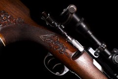 Φακός γυαλιού τηλεσκοπίων τουφεκιών ελεύθερων σκοπευτών με το φορτίο σφαιρών στοκ εικόνα με δικαίωμα ελεύθερης χρήσης Φακός γυαλιού τηλεσκοπίων τουφεκιών ελεύθερων σκοπευτών με το φορτίο σφαιρών στοκ εικόνα με δικαίωμα ελεύθερης χρήσης