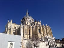 Φανταστική άποψη του καθεδρικού ναού Λα Almudena, Μαδρίτη, Ισπανία στοκ εικόνες με δικαίωμα ελεύθερης χρήσης Φανταστική άποψη του καθεδρικού ναού Λα Almudena, Μαδρίτη, Ισπανία στοκ εικόνες με δικαίωμα ελεύθερης χρήσης