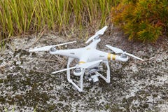 Φανταστικός ΥΠΕΡ επαγγελματίας κηφήνων quadrocopter με τη ψηφιακή κάμερα υψηλής ανάλυσης στοκ φωτογραφίες Φανταστικός ΥΠΕΡ επαγγελματίας κηφήνων quadrocopter με τη ψηφιακή κάμερα υψηλής ανάλυσης στοκ φωτογραφίες