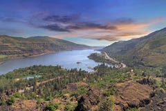 Φαράγγι ποταμών της Κολούμπια από τη CREST της Rowena στο ηλιοβασίλεμα στοκ εικόνα με δικαίωμα ελεύθερης χρήσης Φαράγγι ποταμών της Κολούμπια από τη CREST της Rowena στο ηλιοβασίλεμα στοκ εικόνα με δικαίωμα ελεύθερης χρήσης