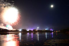 Φινάλε πυροτεχνημάτων στο φεστιβάλ 2018 του Isle of Wight στοκ φωτογραφίες με δικαίωμα ελεύθερης χρήσης Φινάλε πυροτεχνημάτων στο φεστιβάλ 2018 του Isle of Wight στοκ φωτογραφίες με δικαίωμα ελεύθερης χρήσης