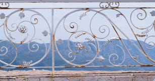 Φράκτης γεφυρών κοντά στη θάλασσα στοκ εικόνες Φράκτης γεφυρών κοντά στη θάλασσα στοκ εικόνες
