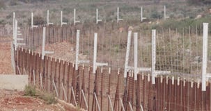 Φράκτης συνόρων μεταξύ του Ισραήλ και του Λιβάνου οδοντωτός - καλώδιο και ηλεκτρονικός φράκτης Φράκτης συνόρων μεταξύ του Ισραήλ και του Λιβάνου οδοντωτός - καλώδιο και ηλεκτρονικός φράκτης
