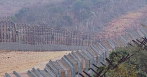 Φράκτης συνόρων μεταξύ του Ισραήλ και του Λιβάνου οδοντωτός - καλώδιο και ηλεκτρονικός φράκτης Φράκτης συνόρων μεταξύ του Ισραήλ και του Λιβάνου οδοντωτός - καλώδιο και ηλεκτρονικός φράκτης